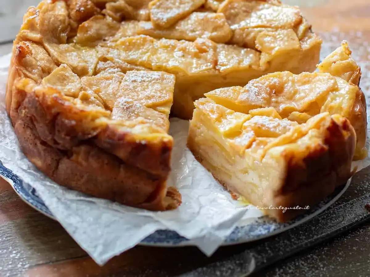 Torta di mele soffice, i trucchi per farla alta e umida