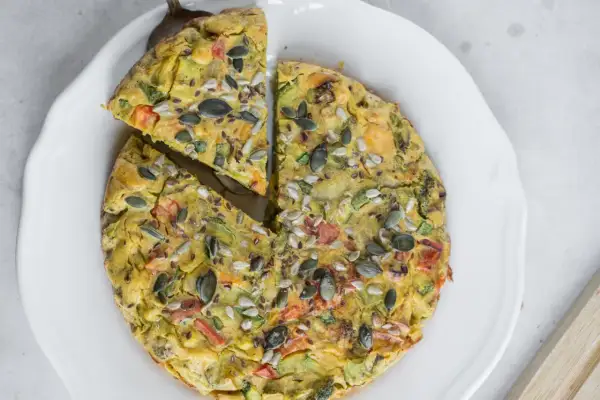 Frittata di verdure con semi, un'idea gustosa per le tue ricette con farina di ceci.